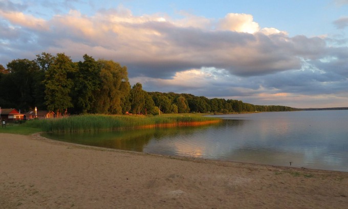 Oberuckersee House | Holiday Home 'Strandhaus Am Oberuckersee' with Lake View, Private Terrace and Wi-Fi