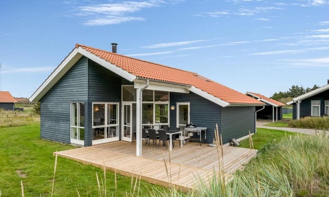 Nørre Fjand House | Holiday Home Sylwia - from the sea by Interhome