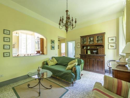 Palaia House | Holiday Home Tuscany with Pool Access