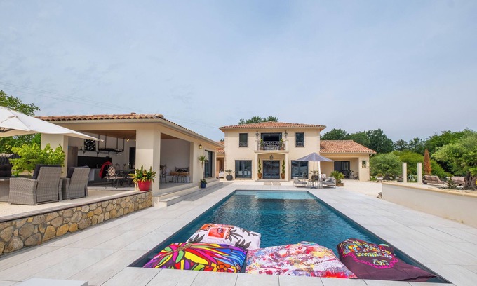 Carsac-de-Gurson House | Holiday Home 'Villa Gurson' with Private Pool, Private Terrace and Private Garden