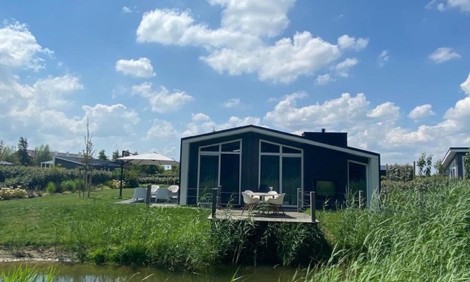Wemeldinge House | Holiday Home Vakantiehuis Ruisweg 97 by Interhome