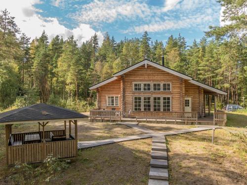 Renko House | Holiday Home Valkealammi by Interhome