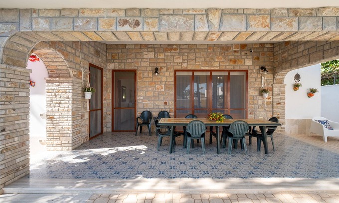 Punta Prosciutto House | Holiday Home 'Villa Dei Gelsi' with Private Garden, Wi-Fi and Air Conditioning