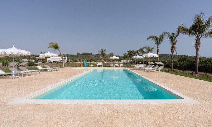 Menfi House | Holiday Home 'Villa Gioberta, Bertolino' with Shared Pool, Wi-Fi and Air Conditioning