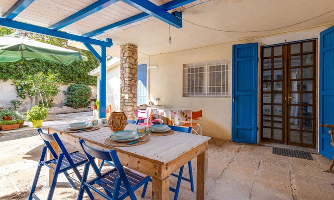 Putzu Idu House | Holiday Home 'Villa Lucia 240m from the Sea' with Parking Spaces