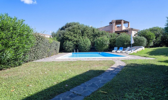 Punta De Su Turrione House | Holiday Home "Villa Rossana" with Shared Pool & Wi-Fi
