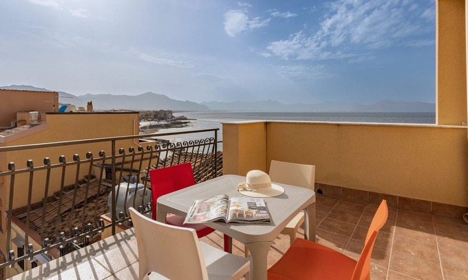 Aspra House | Holiday Home "Vista Mare" with Sea View, Balcony & Wi-Fi