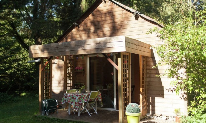 Le Ponchel House | Holiday Home Vitz-sur-Authie Pond View