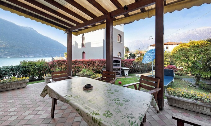 Sulzano House | Holiday Home 'Wakesurfhouse' with Lake View, Private Terrace and Wi-Fi