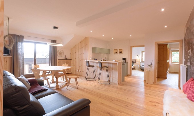 Aldino Apartment | Holiday Home “Wies Wieserhof” with Mountain View, Balcony and Shared Garden