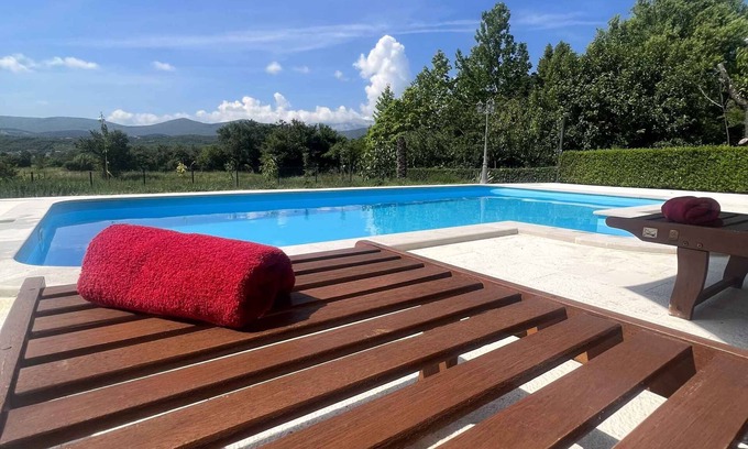 Donji Prolozac House | Holiday home with swimming pool and air conditioning