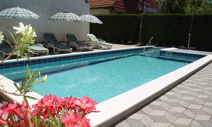 Balatonszarszo House | Holiday home with outdoor pool and air conditioning