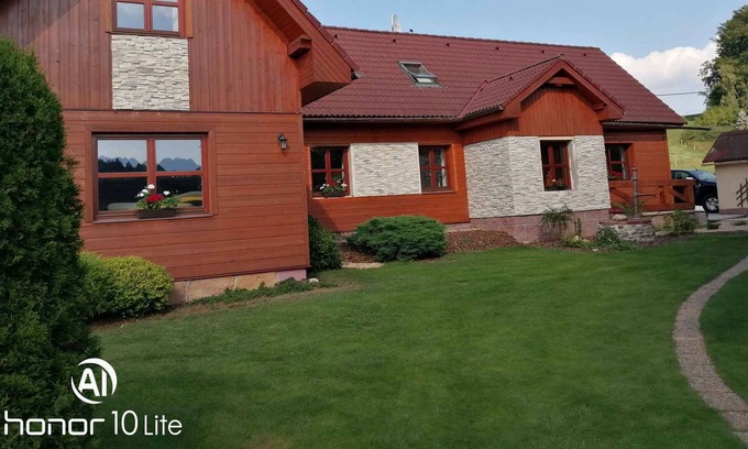 Dolni Kalna House | Holiday home with outdoor swimming pool and playground