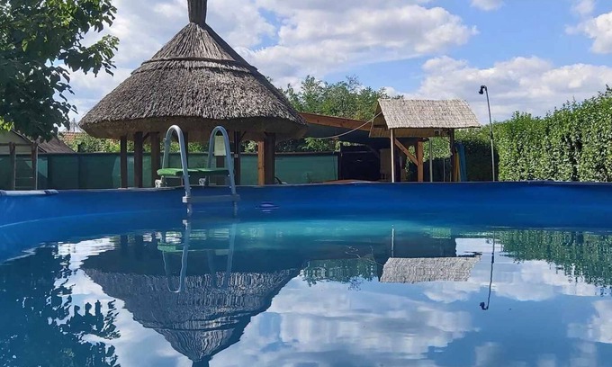 Tiszafured House | Holiday home with outdoor pool, air conditioning and WiFi