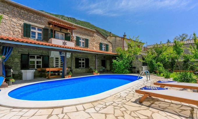 Drivenik House | Holiday home with outdoor swimming pool and summer kitchen