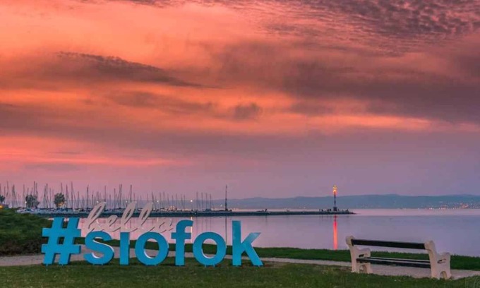 Siofok Aranypart House | Holiday home With pool and internet