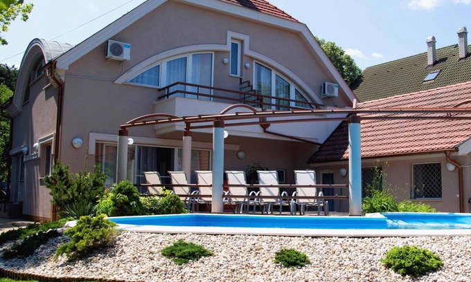 Siofok House | Holiday home with pool and whirlpool only 100 metres from the beach