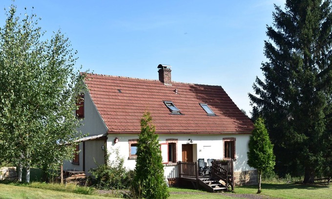 Bozanov House | Holiday Home with Private Terrace and Garden