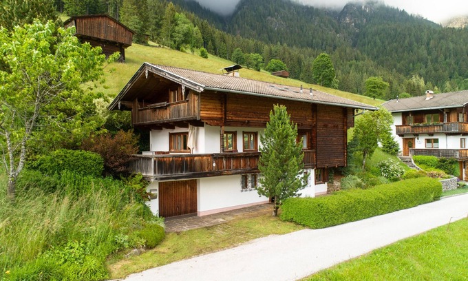 Alpbach House | Holiday home with ski storage room and balcony