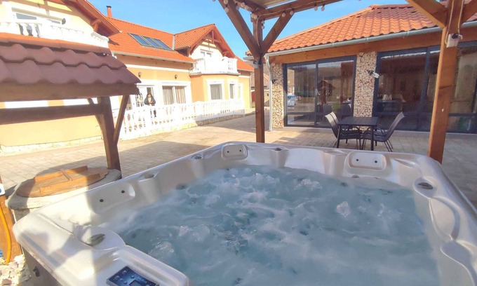 Kereki House | Holiday home with whirlpool, sauna, air conditioning, WiFi and fitness equipment
