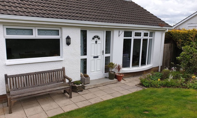 Castlerock House | Holiday home (with Wifi) near the Sea with beautiful beach