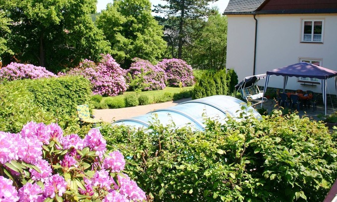 Pockau-Lengefeld Apartment | Holiday homes for two people, with a swimming pool, in the Ore Mountains.