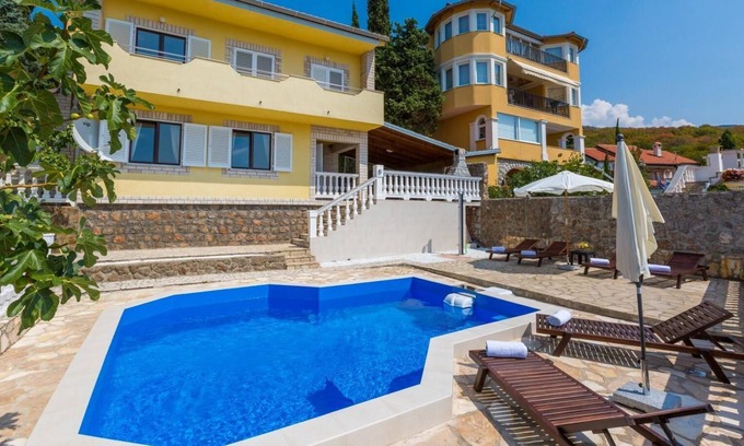 Novi Vinodolski House | Holiday house Smokvica Krmpotska for 2 - 12 persons with 6 bedrooms - Holiday home