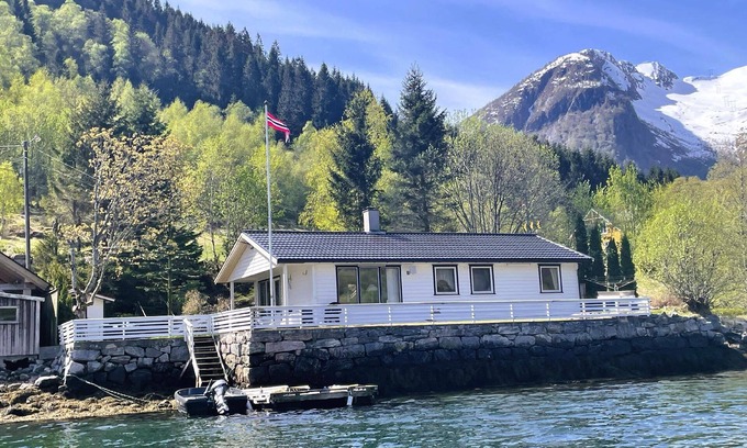 Balestrand House | Holiday house Balestrand for 1 - 6 persons with 3 bedrooms - Holiday home