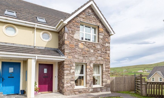 Dingle House | Holiday house Dingle for 1 - 8 persons with 3 bedrooms - Twin house