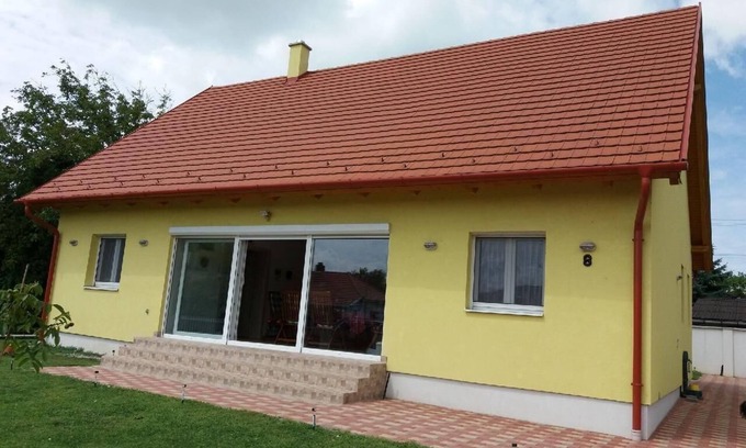 Fonyodliget House | Holiday house Fonyód for 1 - 6 persons with 3 bedrooms - Holiday home