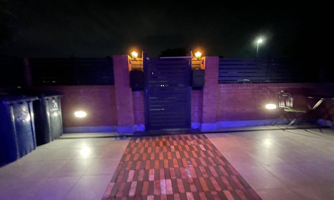 North Greenford House | Holiday house Greenford for 1 - 12 persons with 6 bedrooms - Twin house