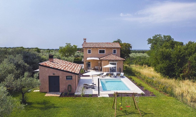 Muntic House | Holiday house Muntic for 1 - 7 persons with 3 bedrooms - Holiday home