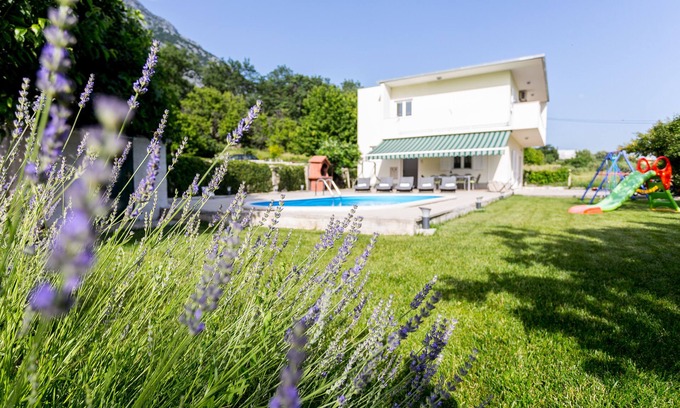 Gata House | Holiday house Rocky with private pool and parking