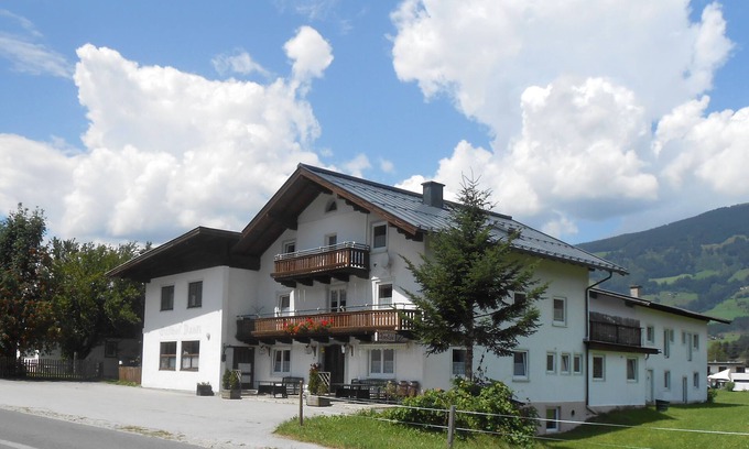 Hollersbach im Pinzgau House | Holiday house with large space ca400m² for 10-22 persons with outor area
