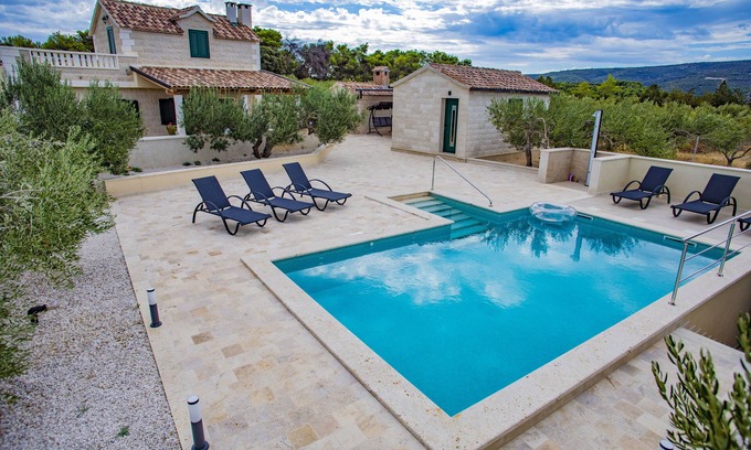 Pucisca House | Holiday house with heated pool, for a peaceful and pleasant rest