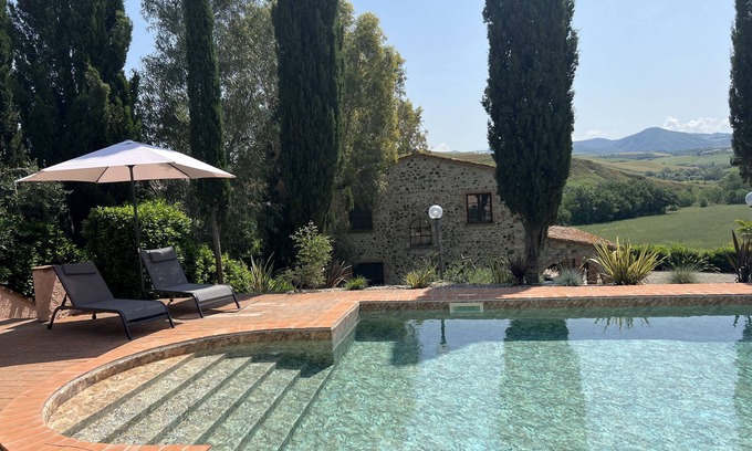 Volterra House | Holiday house with private pool and fenced garden