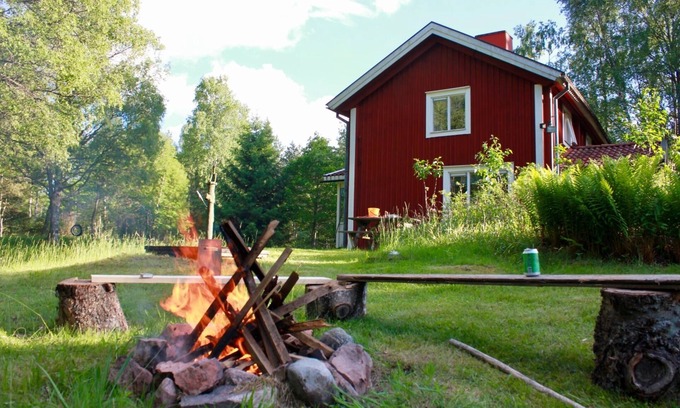 Savsjostrom House | Holiday in a secluded location in the middle of the forest with sauna and canoe