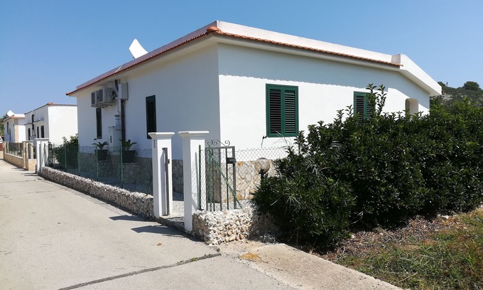 Chiesiola Villa | Holiday in Villino n ° 9 Giovanna DISANTI, immersed in the green of the Villa in GARGANO