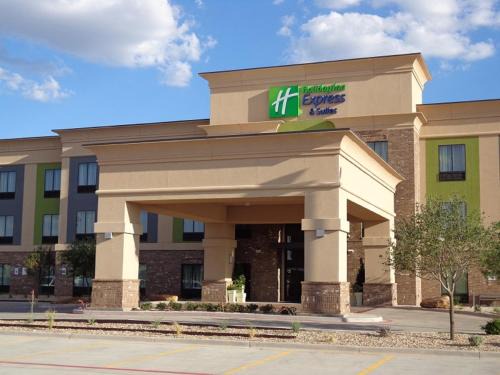 Lubbock Hotel | Holiday Inn Express and Suites Lubbock South by IHG