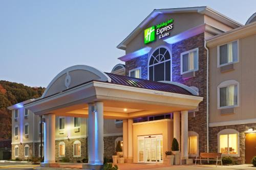 Meriden Hotel | Holiday Inn Express and Suites Meriden by IHG