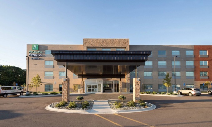 Kalamazoo Hotel | Holiday Inn Express and Suites Kalamazoo West by IHG