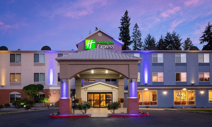 Canyon Park Hotel | Holiday Inn Express Bothell by IHG