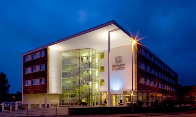 Chester Hotel | Holiday Inn Express, Chester Racecourse by IHG