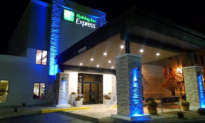Cloverdale Hotel | Holiday Inn Express Cloverdale - Greencastle by IHG