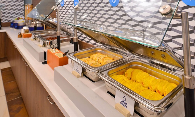 East Lansing Hotel | Holiday Inn Express Hotel & Suites East Lansing by IHG