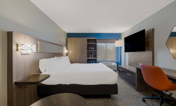 Coliseum Central Hotel | Holiday Inn Express Hampton - Coliseum Central by IHG