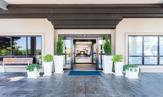 Hauppauge Hotel | Holiday Inn Express Hauppauge-Long Island