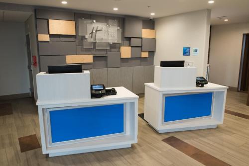 East Lansing Hotel | Holiday Inn Express Hotel & Suites East Lansing by IHG