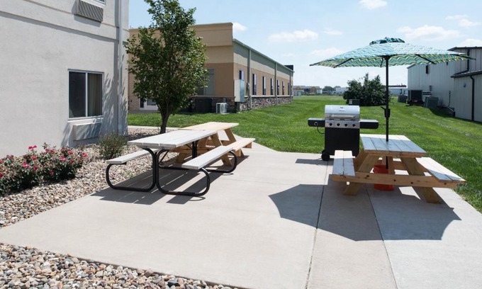 Burlington Hotel | Holiday Inn Express Hotel & Suites Burlington by IHG