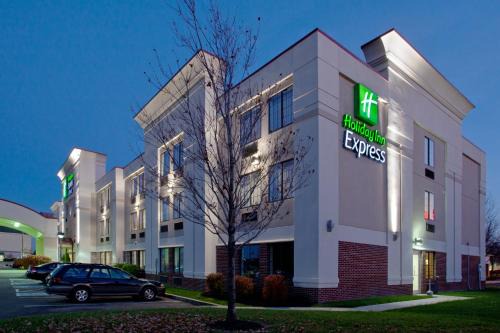 Grove City Hotel | Holiday Inn Express Hotel & Suites Grove City by IHG